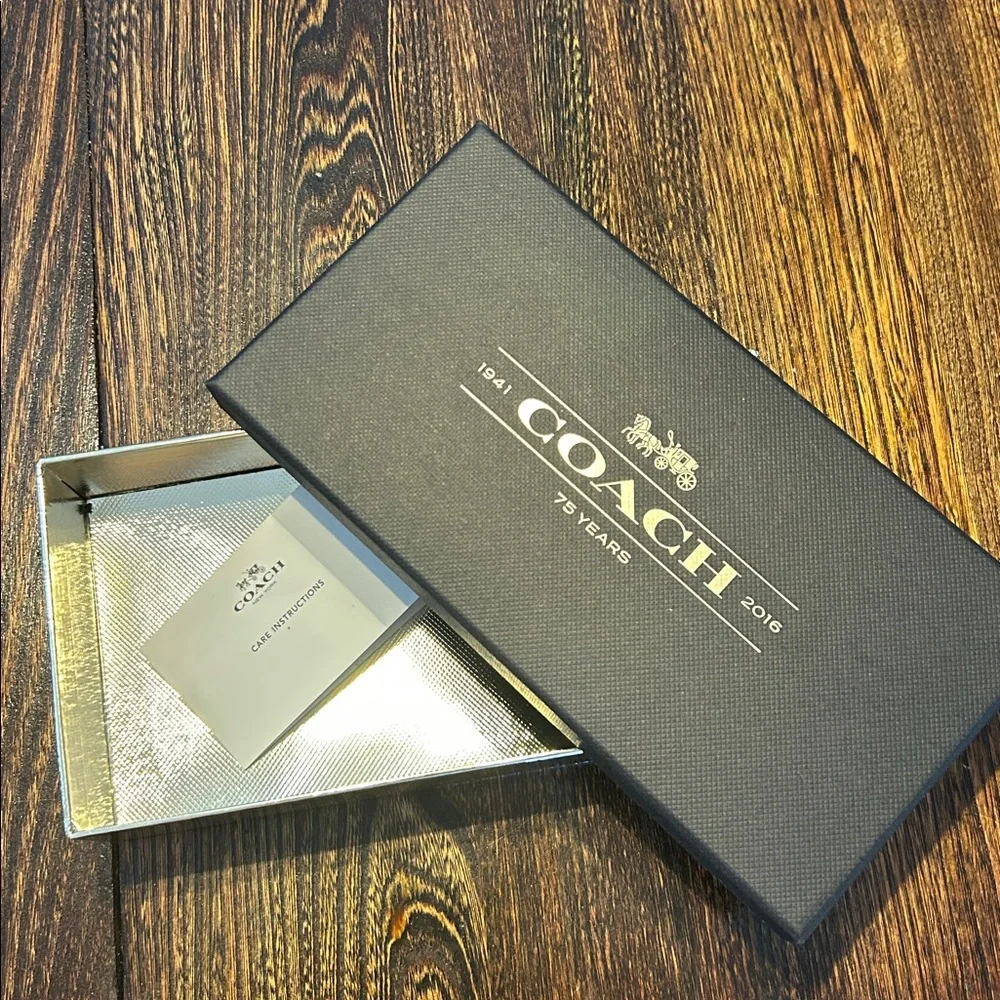 Coach Patent Leather Wallet - Picture 5 of 6